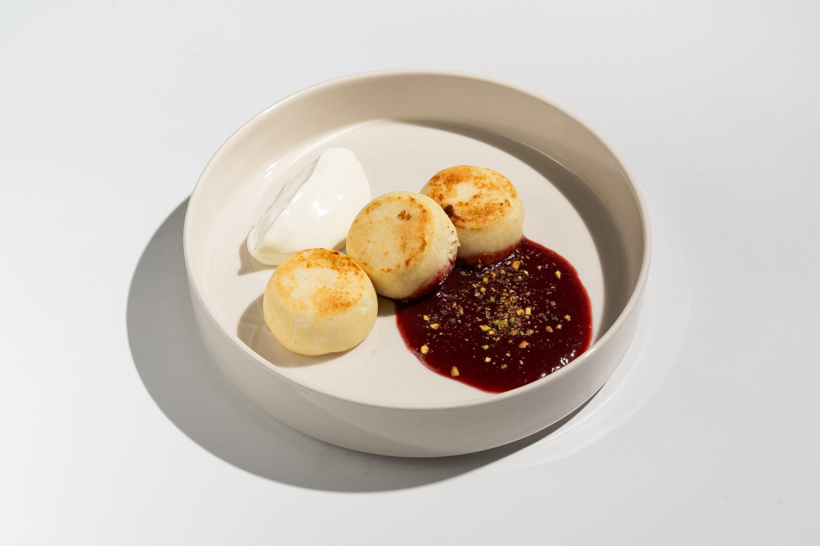 Сырники с малиновым джемом